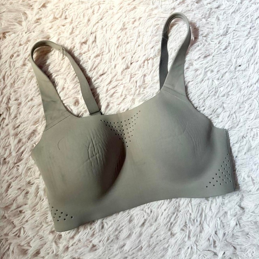 Victoria's Secret VSX Featherweight Max Seamless Athletic Sports Bra Womens 34C